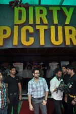 Emraan Hashmi at Dirty picture film first look in Bandra, Mumbai on 30th Aug 2011 (90).JPG